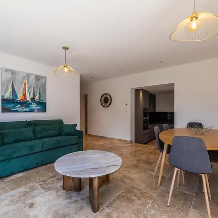 Apartment Stella Climatise Avec Parking Prive *